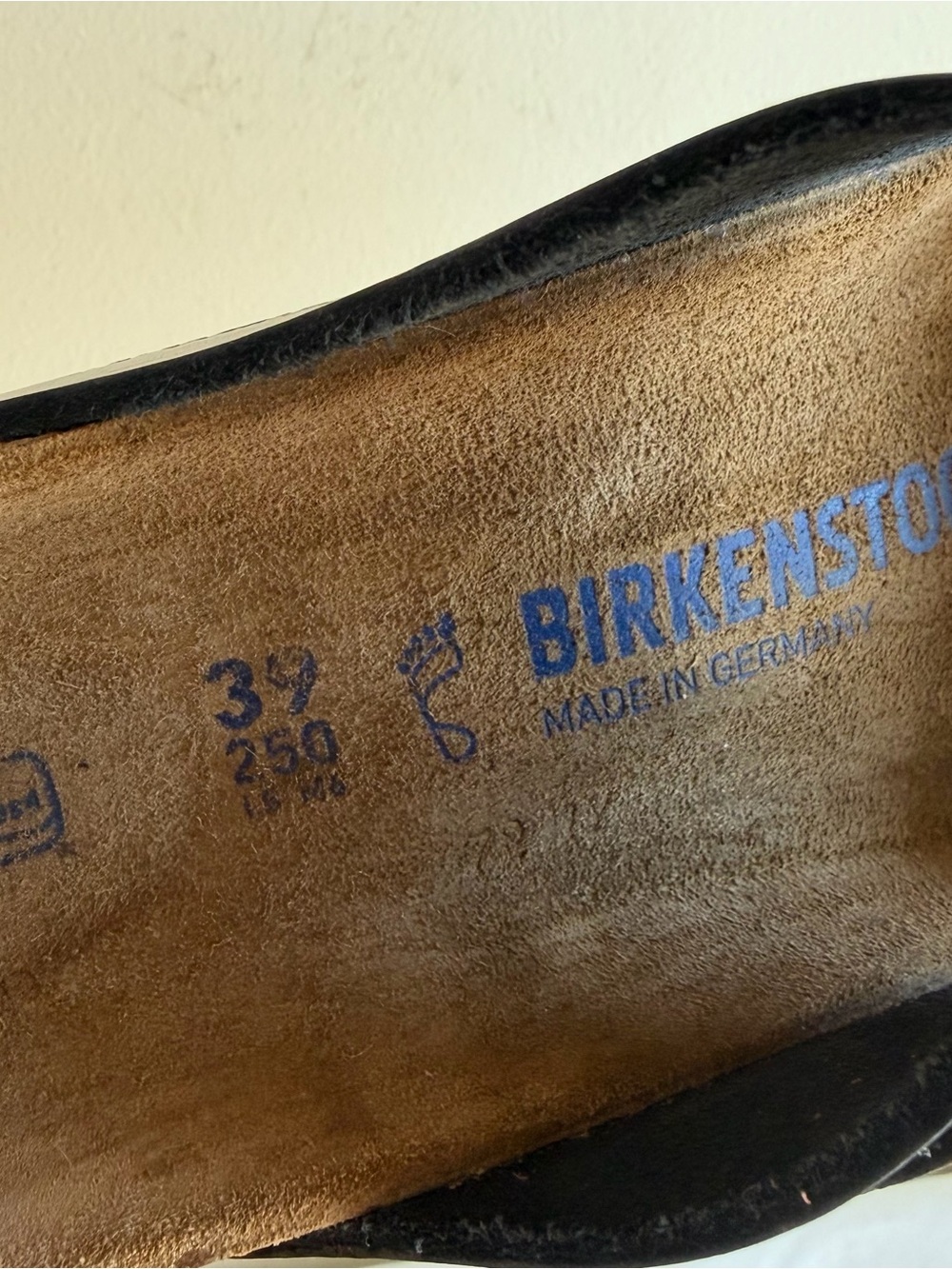 Birkenstock sz 39 Arizona Black Two-Strap Sandals - Picture 9 of 12